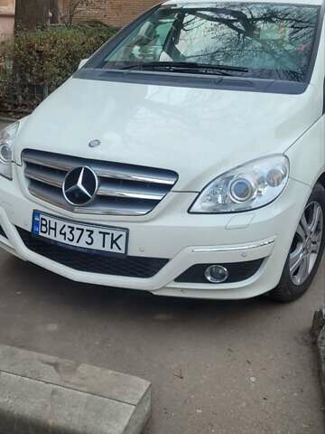 Білий Мерседес Б-клас, об'ємом двигуна 1.7 л та пробігом 141 тис. км за 9400 $, фото 3 на Automoto.ua