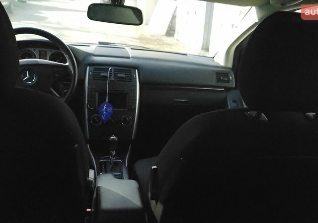 Белый Мерседес Б-класс, объемом двигателя 1.7 л и пробегом 90 тыс. км за 9000 $, фото 2 на Automoto.ua