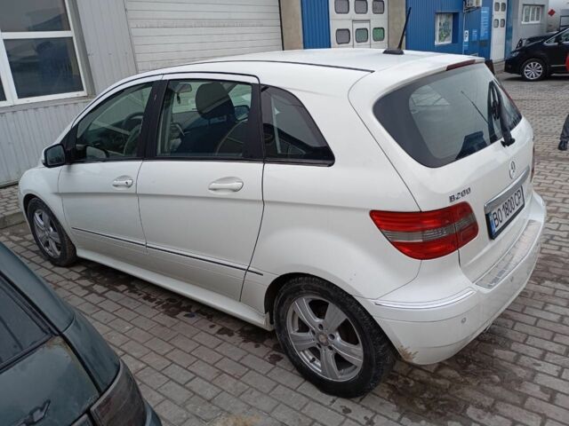 Белый Мерседес Б-класс, объемом двигателя 2 л и пробегом 310 тыс. км за 7500 $, фото 9 на Automoto.ua