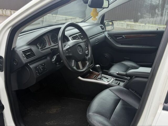 Білий Мерседес Б-клас, об'ємом двигуна 2 л та пробігом 240 тис. км за 3600 $, фото 5 на Automoto.ua