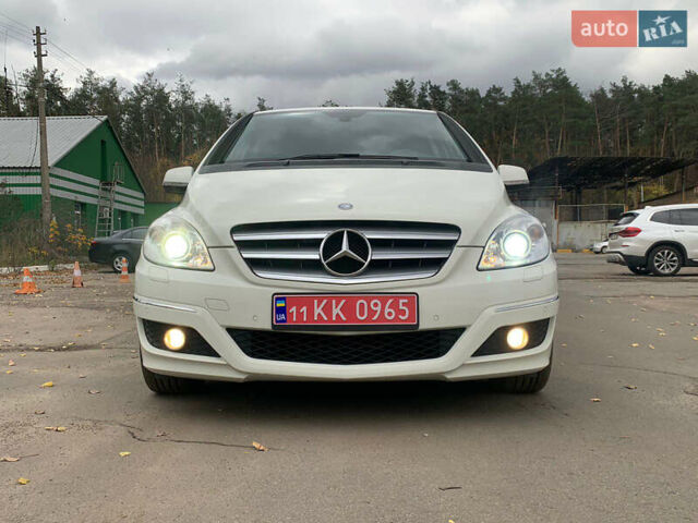 Белый Мерседес Б-класс, объемом двигателя 1.7 л и пробегом 50 тыс. км за 8600 $, фото 4 на Automoto.ua