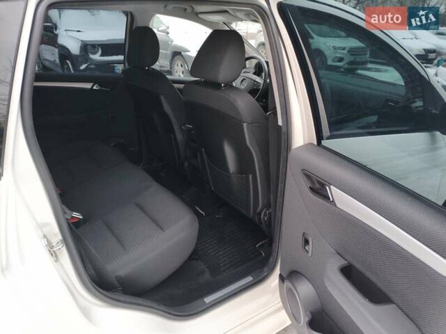 Білий Мерседес Б-клас, об'ємом двигуна 1.7 л та пробігом 28 тис. км за 10400 $, фото 21 на Automoto.ua