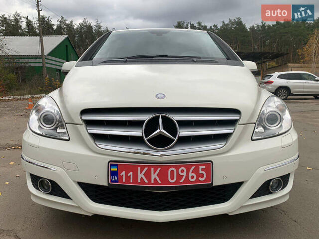 Белый Мерседес Б-класс, объемом двигателя 1.7 л и пробегом 50 тыс. км за 8600 $, фото 3 на Automoto.ua