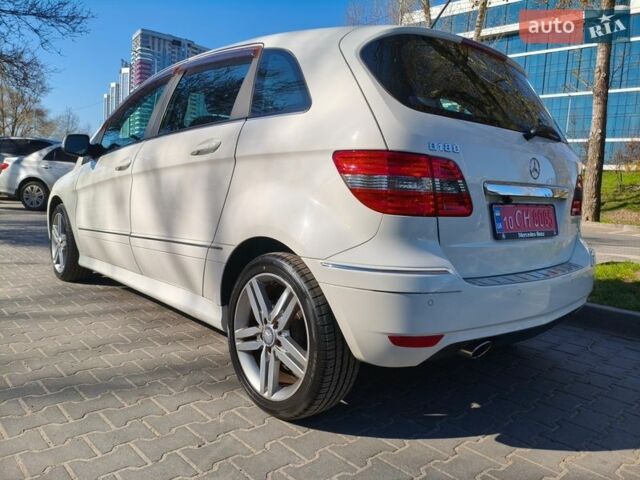 Белый Мерседес Б-класс, объемом двигателя 1.7 л и пробегом 127 тыс. км за 9200 $, фото 8 на Automoto.ua