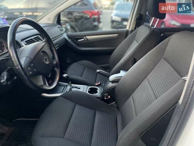 Білий Мерседес Б-клас, об'ємом двигуна 1.7 л та пробігом 124 тис. км за 8600 $, фото 10 на Automoto.ua