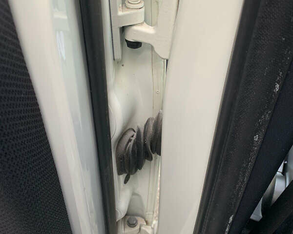 Белый Мерседес Б-класс, объемом двигателя 2 л и пробегом 85 тыс. км за 9100 $, фото 28 на Automoto.ua