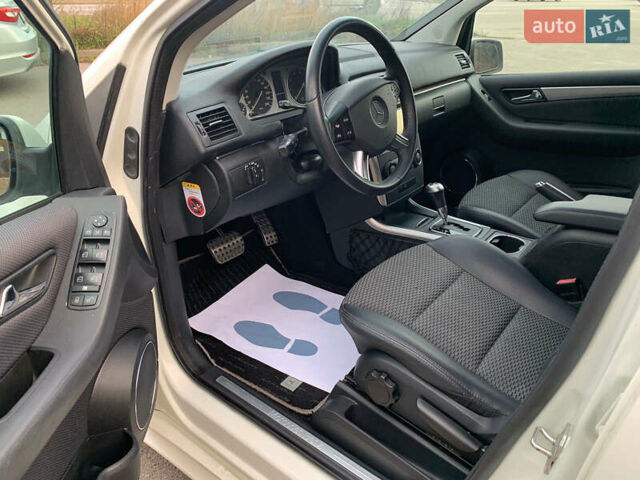 Белый Мерседес Б-класс, объемом двигателя 2 л и пробегом 85 тыс. км за 9100 $, фото 23 на Automoto.ua