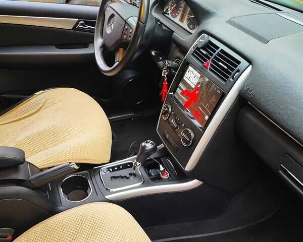 Белый Мерседес Б-класс, объемом двигателя 1.7 л и пробегом 78 тыс. км за 9000 $, фото 7 на Automoto.ua