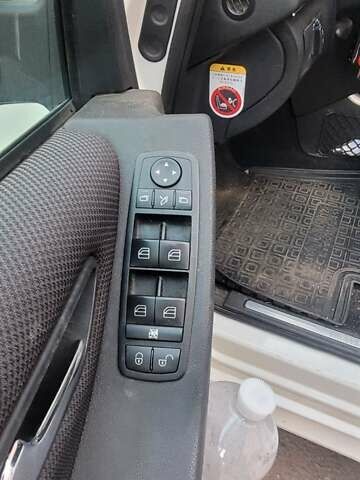 Білий Мерседес Б-клас, об'ємом двигуна 1.7 л та пробігом 141 тис. км за 9400 $, фото 6 на Automoto.ua