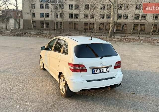 Белый Мерседес Б-класс, объемом двигателя 1.7 л и пробегом 124 тыс. км за 9000 $, фото 1 на Automoto.ua