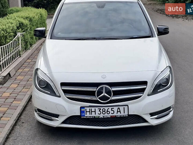 Білий Мерседес Б-клас, об'ємом двигуна 1.6 л та пробігом 144 тис. км за 15000 $, фото 2 на Automoto.ua