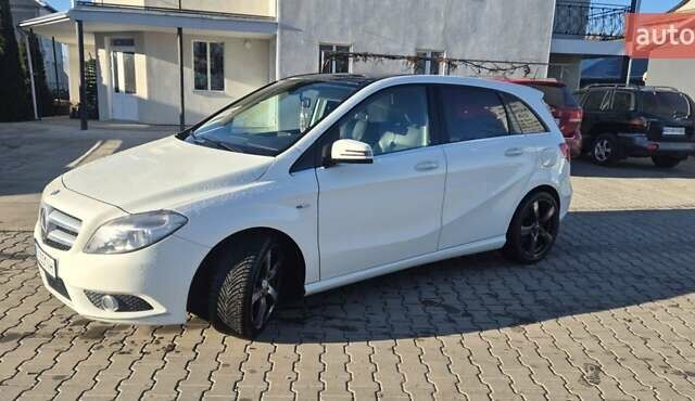 Белый Мерседес Б-класс, объемом двигателя 1.8 л и пробегом 249 тыс. км за 10500 $, фото 5 на Automoto.ua