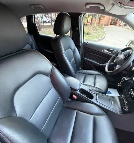 Білий Мерседес Б-клас, об'ємом двигуна 2 л та пробігом 258 тис. км за 10850 $, фото 25 на Automoto.ua