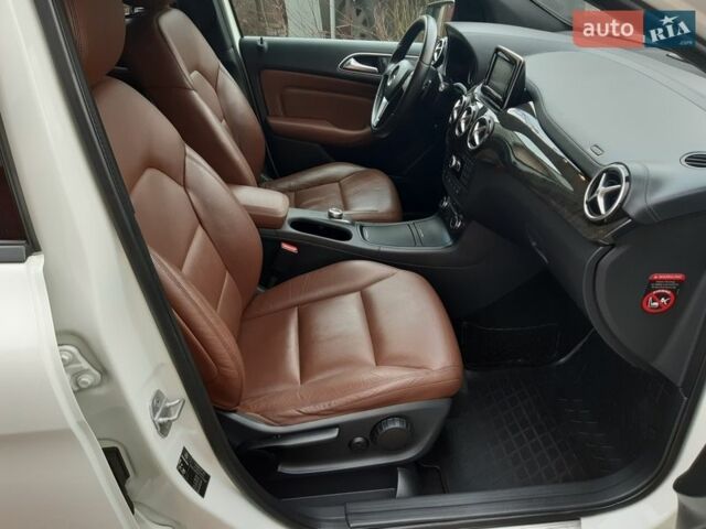 Белый Мерседес Б-класс, объемом двигателя 1.99 л и пробегом 223 тыс. км за 10300 $, фото 25 на Automoto.ua