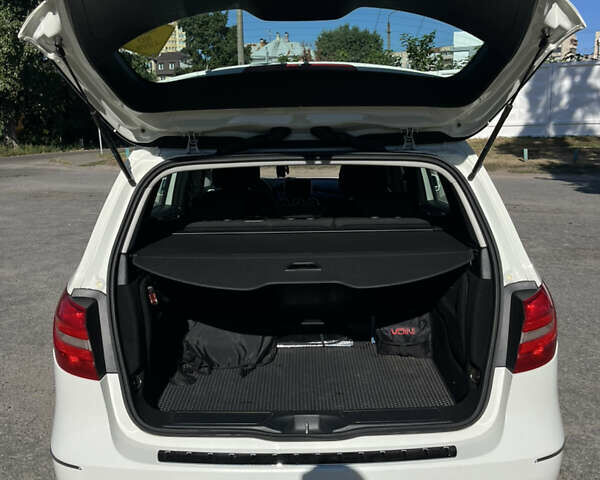 Белый Мерседес Б-класс, объемом двигателя 1.8 л и пробегом 167 тыс. км за 11600 $, фото 7 на Automoto.ua