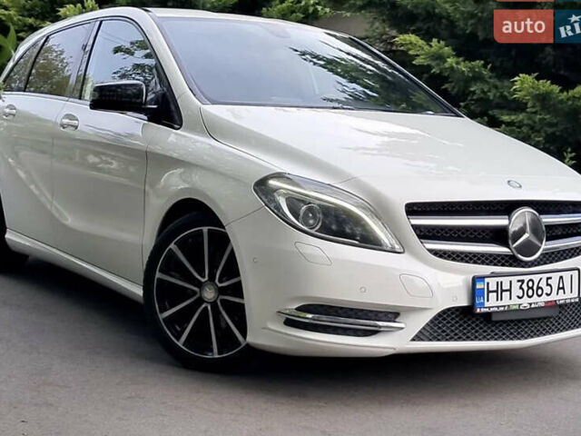 Білий Мерседес Б-клас, об'ємом двигуна 1.6 л та пробігом 144 тис. км за 15000 $, фото 4 на Automoto.ua