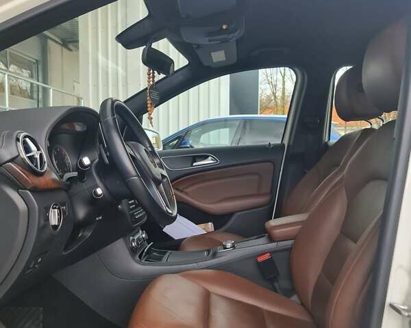 Білий Мерседес Б-клас, об'ємом двигуна 1.8 л та пробігом 134 тис. км за 12018 $, фото 5 на Automoto.ua