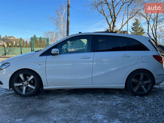 Белый Мерседес Б-класс, объемом двигателя 1.8 л и пробегом 250 тыс. км за 11000 $, фото 3 на Automoto.ua