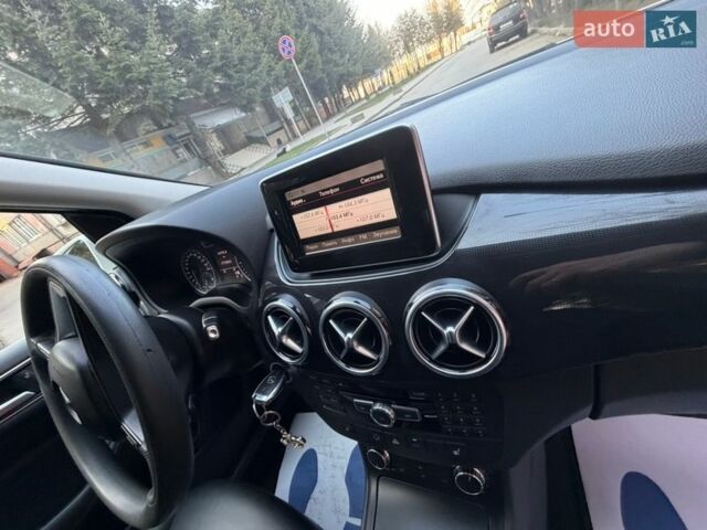 Білий Мерседес Б-клас, об'ємом двигуна 2 л та пробігом 258 тис. км за 10850 $, фото 26 на Automoto.ua