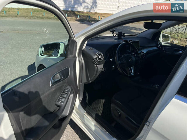 Белый Мерседес Б-класс, объемом двигателя 1.8 л и пробегом 167 тыс. км за 11600 $, фото 9 на Automoto.ua