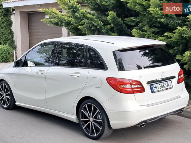 Білий Мерседес Б-клас, об'ємом двигуна 1.6 л та пробігом 144 тис. км за 15000 $, фото 1 на Automoto.ua