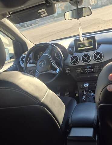 Белый Мерседес Б-класс, объемом двигателя 1.8 л и пробегом 249 тыс. км за 10500 $, фото 3 на Automoto.ua