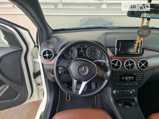 Білий Мерседес Б-клас, об'ємом двигуна 1.8 л та пробігом 134 тис. км за 12018 $, фото 6 на Automoto.ua