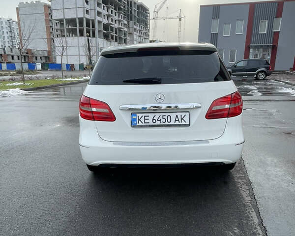 Белый Мерседес Б-класс, объемом двигателя 1.7 л и пробегом 184 тыс. км за 10700 $, фото 6 на Automoto.ua