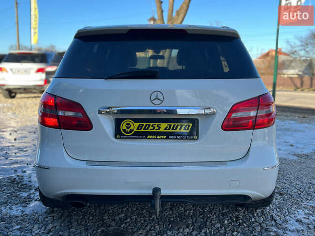 Белый Мерседес Б-класс, объемом двигателя 1.8 л и пробегом 250 тыс. км за 11000 $, фото 5 на Automoto.ua