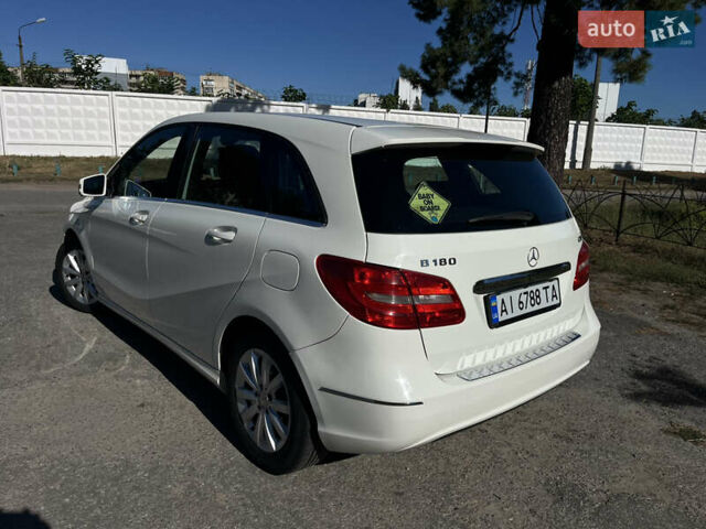 Белый Мерседес Б-класс, объемом двигателя 1.8 л и пробегом 167 тыс. км за 11600 $, фото 1 на Automoto.ua