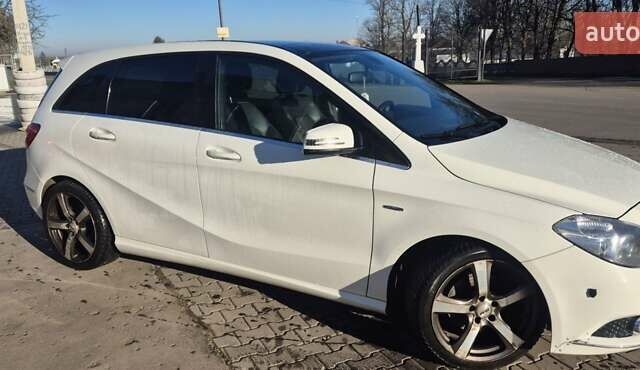 Белый Мерседес Б-класс, объемом двигателя 1.8 л и пробегом 249 тыс. км за 10500 $, фото 1 на Automoto.ua