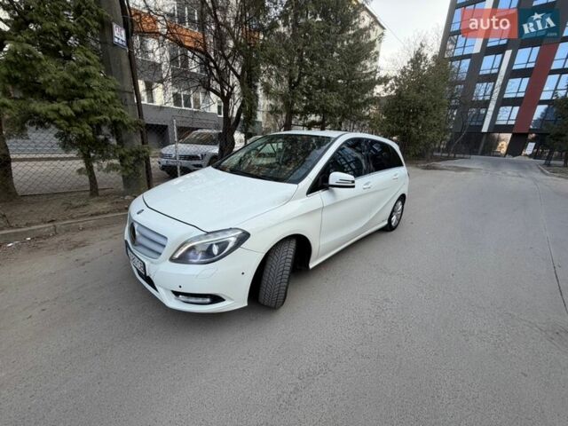 Білий Мерседес Б-клас, об'ємом двигуна 2 л та пробігом 258 тис. км за 10850 $, фото 34 на Automoto.ua