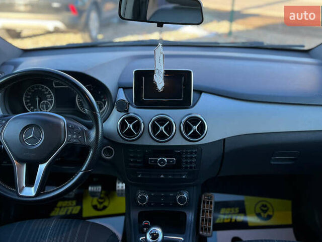 Белый Мерседес Б-класс, объемом двигателя 1.8 л и пробегом 250 тыс. км за 11000 $, фото 9 на Automoto.ua