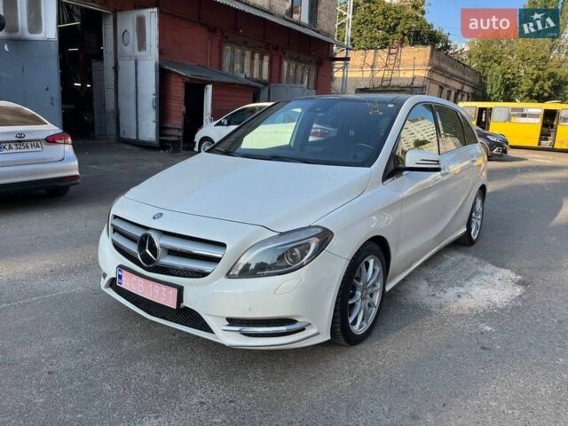 Белый Мерседес Б-класс, объемом двигателя 1.8 л и пробегом 400 тыс. км за 11700 $, фото 3 на Automoto.ua