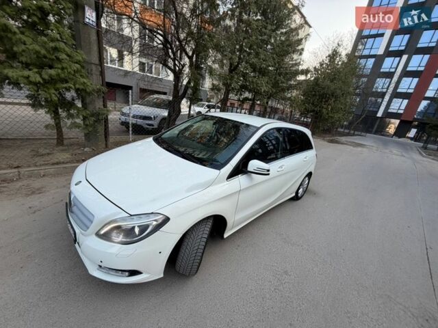 Білий Мерседес Б-клас, об'ємом двигуна 2 л та пробігом 258 тис. км за 10850 $, фото 3 на Automoto.ua