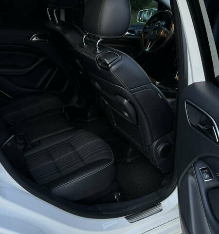 Білий Мерседес Б-клас, об'ємом двигуна 1.99 л та пробігом 207 тис. км за 14000 $, фото 14 на Automoto.ua