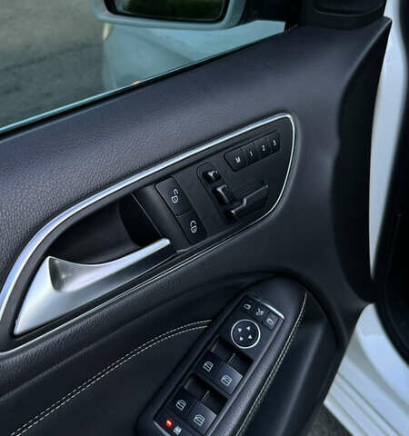 Білий Мерседес Б-клас, об'ємом двигуна 1.99 л та пробігом 207 тис. км за 14000 $, фото 10 на Automoto.ua