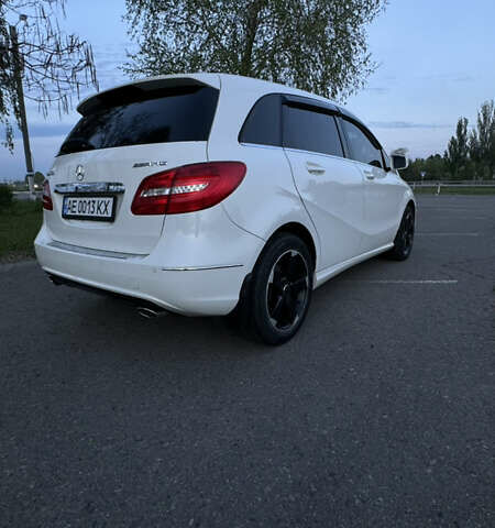 Білий Мерседес Б-клас, об'ємом двигуна 1.99 л та пробігом 207 тис. км за 14000 $, фото 6 на Automoto.ua