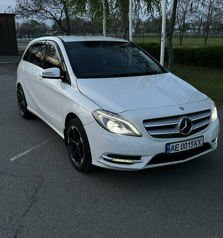 Білий Мерседес Б-клас, об'ємом двигуна 1.99 л та пробігом 207 тис. км за 14000 $, фото 1 на Automoto.ua