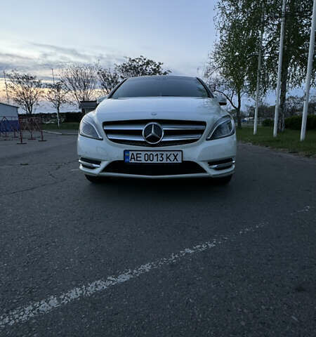 Білий Мерседес Б-клас, об'ємом двигуна 1.99 л та пробігом 207 тис. км за 14000 $, фото 5 на Automoto.ua