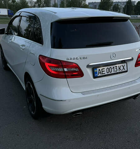 Білий Мерседес Б-клас, об'ємом двигуна 1.99 л та пробігом 207 тис. км за 14000 $, фото 19 на Automoto.ua