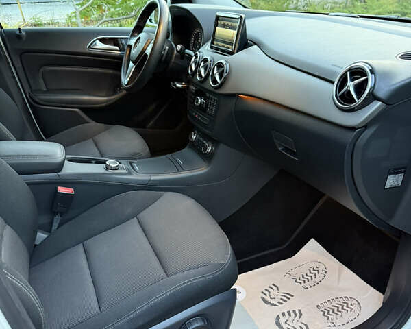 Білий Мерседес Б-клас, об'ємом двигуна 1.6 л та пробігом 76 тис. км за 11900 $, фото 57 на Automoto.ua