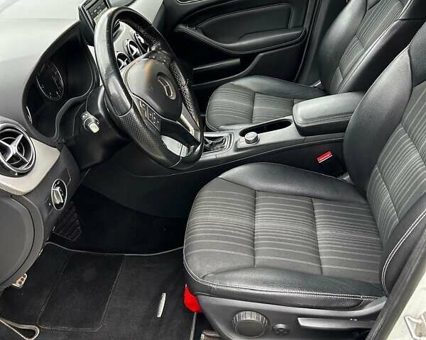 Білий Мерседес Б-клас, об'ємом двигуна 1.46 л та пробігом 146 тис. км за 11600 $, фото 1 на Automoto.ua