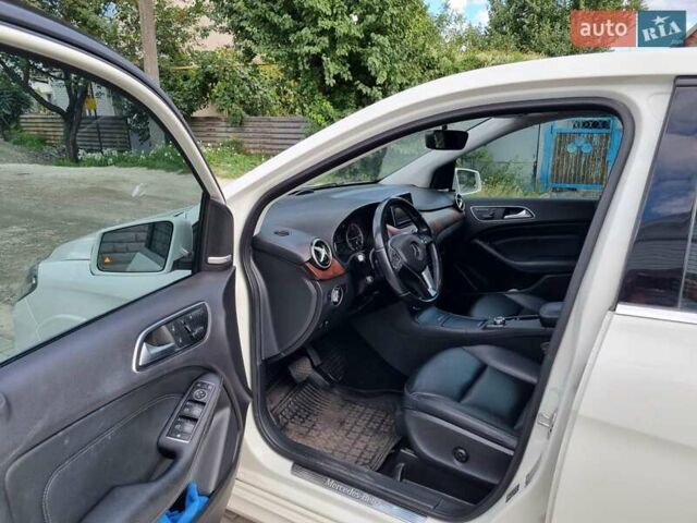 Білий Мерседес Б-клас, об'ємом двигуна 0 л та пробігом 112 тис. км за 8900 $, фото 4 на Automoto.ua