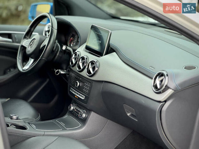 Білий Мерседес Б-клас, об'ємом двигуна 0 л та пробігом 160 тис. км за 9500 $, фото 33 на Automoto.ua