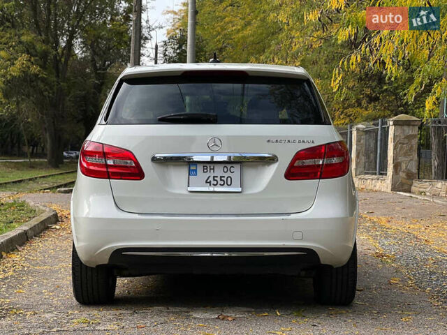 Белый Мерседес Б-класс, объемом двигателя 0 л и пробегом 132 тыс. км за 8999 $, фото 13 на Automoto.ua