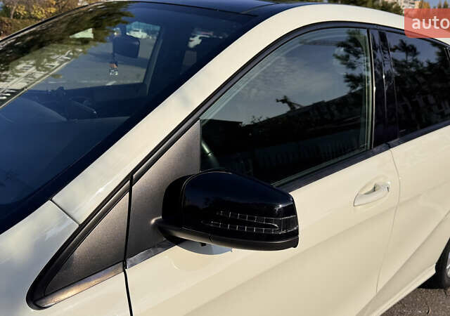 Белый Мерседес Б-класс, объемом двигателя 1.8 л и пробегом 200 тыс. км за 11800 $, фото 36 на Automoto.ua