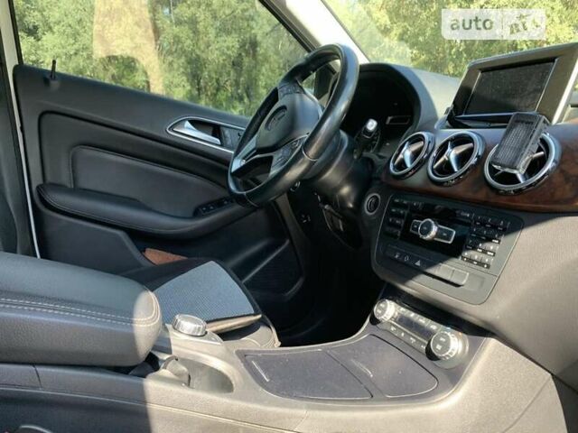 Білий Мерседес Б-клас, об'ємом двигуна 0 л та пробігом 76 тис. км за 10900 $, фото 19 на Automoto.ua