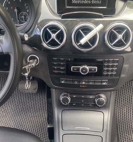 Білий Мерседес Б-клас, об'ємом двигуна 2 л та пробігом 156 тис. км за 12600 $, фото 13 на Automoto.ua