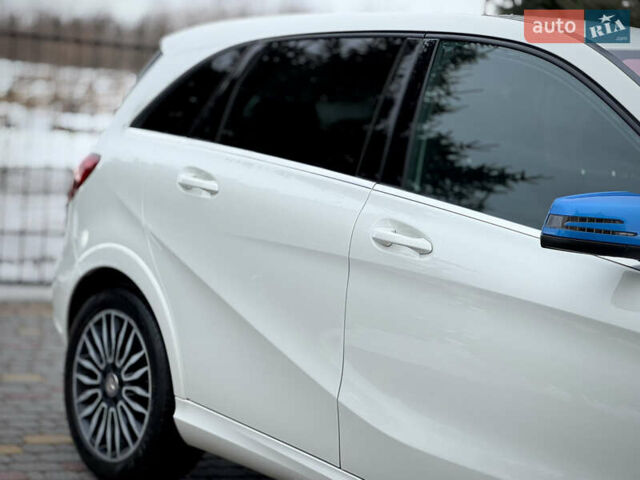 Білий Мерседес Б-клас, об'ємом двигуна 0 л та пробігом 160 тис. км за 9500 $, фото 8 на Automoto.ua